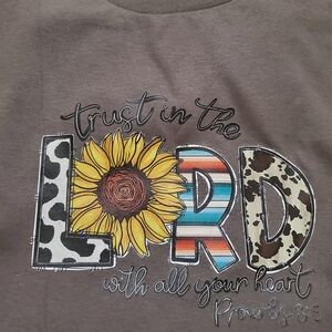 GraphicWomen's Tee with Sunflower Design